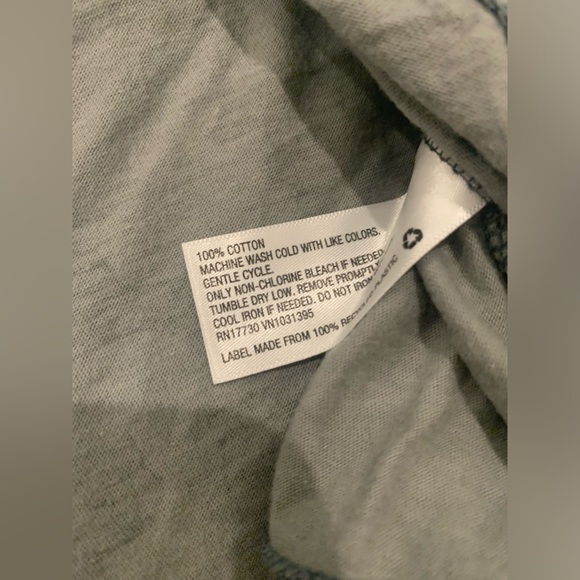 Vneck tshirt bundle. Size medium. - Picture 4 of 8